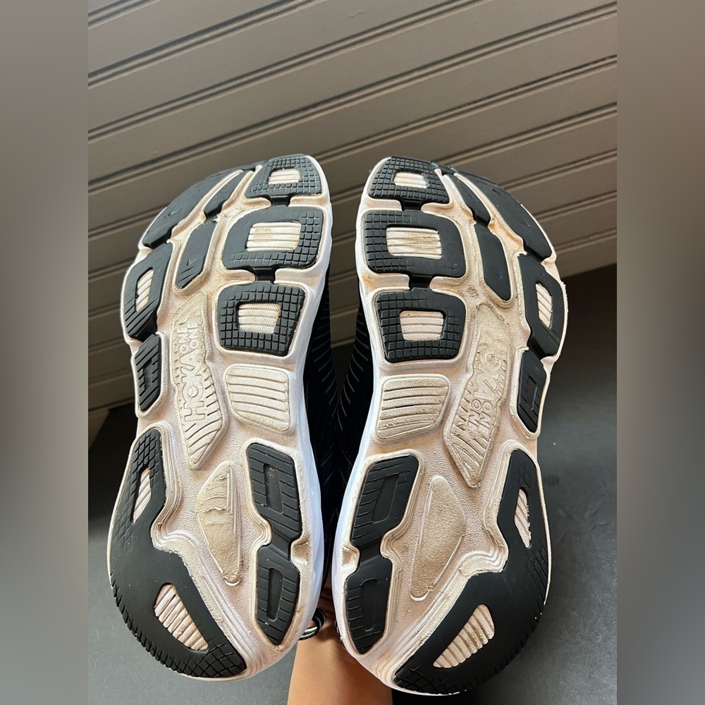 Hoka one one bondi 7 black and white
Women’s size 10 - Picture 6 of 7